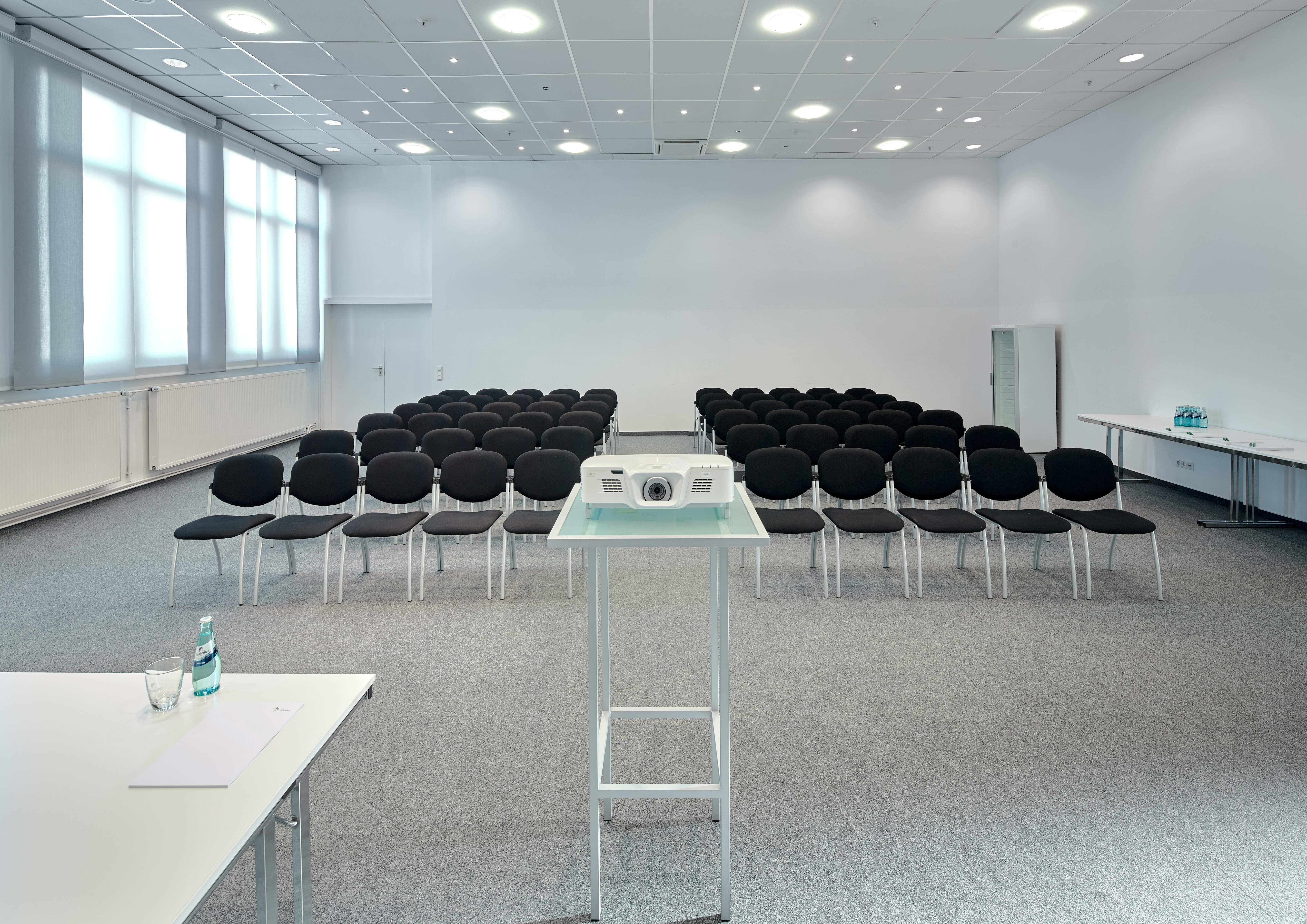 MESSE OF Besprechungsraum1 II 046 48 M 57 f 2